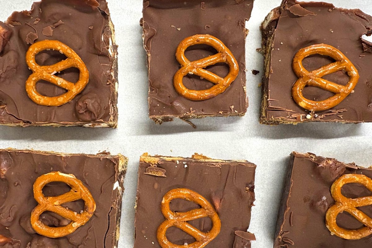 Pretzel-topped brownies